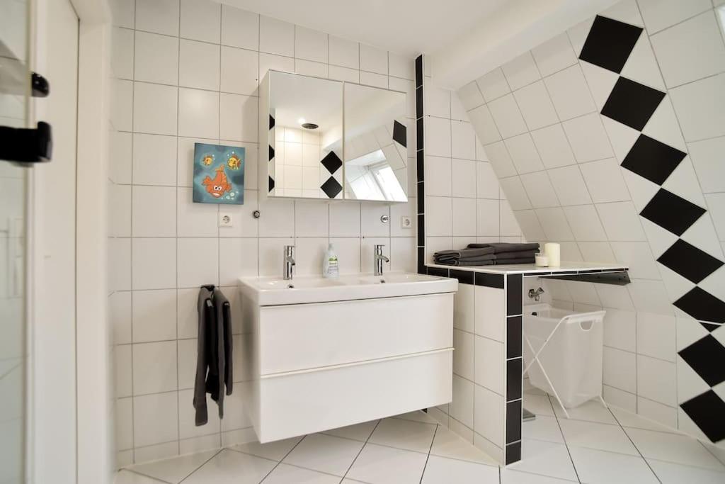 5 Secret Escape Apartment Above Stuttgart Exterior photo